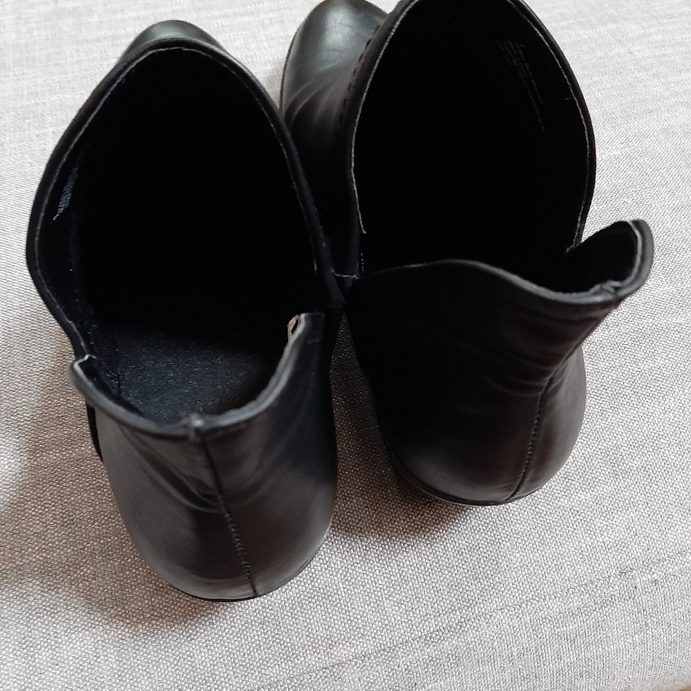 Black Imitation Leather Bootie - Size 8 women's shoe - Picture 3 of 10